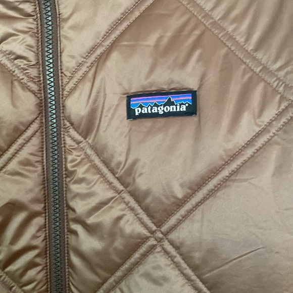 Patagonia Women’s Pine Bank Insulated Parka - Picture 6 of 11